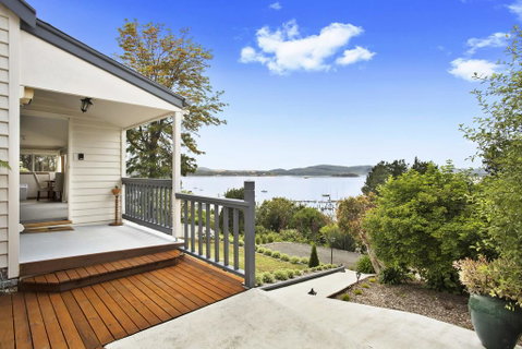 Beauty Point - Hosted By: L'Abode Accommodation - Dentist Find 2
