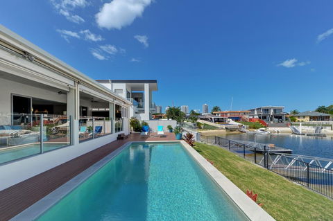 Belle Of Broadbeach - Dentist Search 0