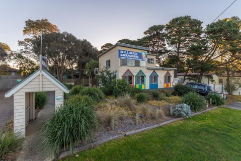 Bells Beach Backpackers - Dentist Search 1