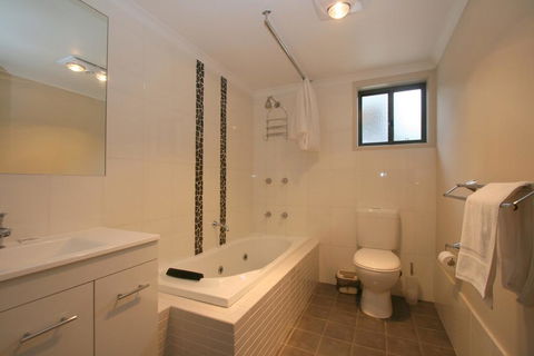 Boronia 4/30 Nettin Circuit - Dentist Search 1