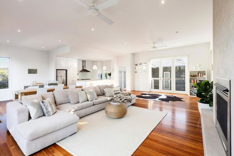 BOUTIQUE STAYS - Queen Adelaide - Dentist Find 2