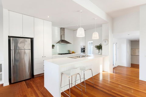 BOUTIQUE STAYS - Queen Adelaide - Dentist Find 1