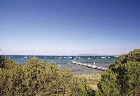 BOUTIQUE STAYS - Queen Adelaide - Dentist Find 3