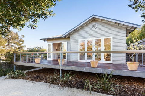BOUTIQUE STAYS - Queen Adelaide - Dentist Find 0