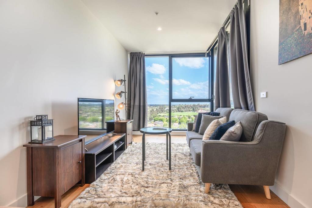 Box Hill 1 Bedroom Apartment with Ultimate View