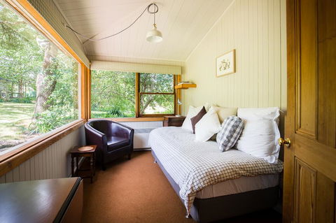 Braeside Mount Macedon Country Retreat Bed And Breakfast - Dentists Australia 2