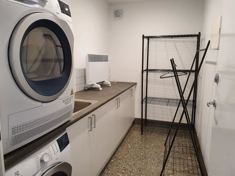 Braeside, 1 Bedroom. East Jindabyne - Dentist Search 2