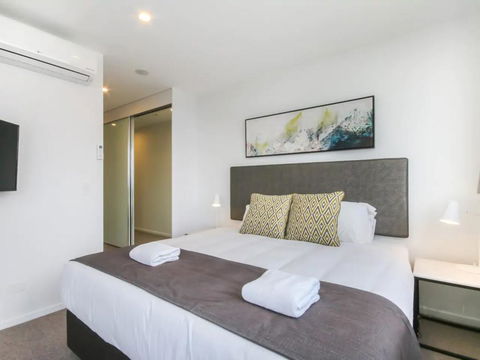 Brand New 2 Bedroom Unit With Amazing Hinterland Views - Dentist Search 2