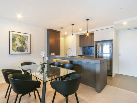 Brand New 2 Bedroom Unit With Amazing Hinterland Views - Dentist Search 1