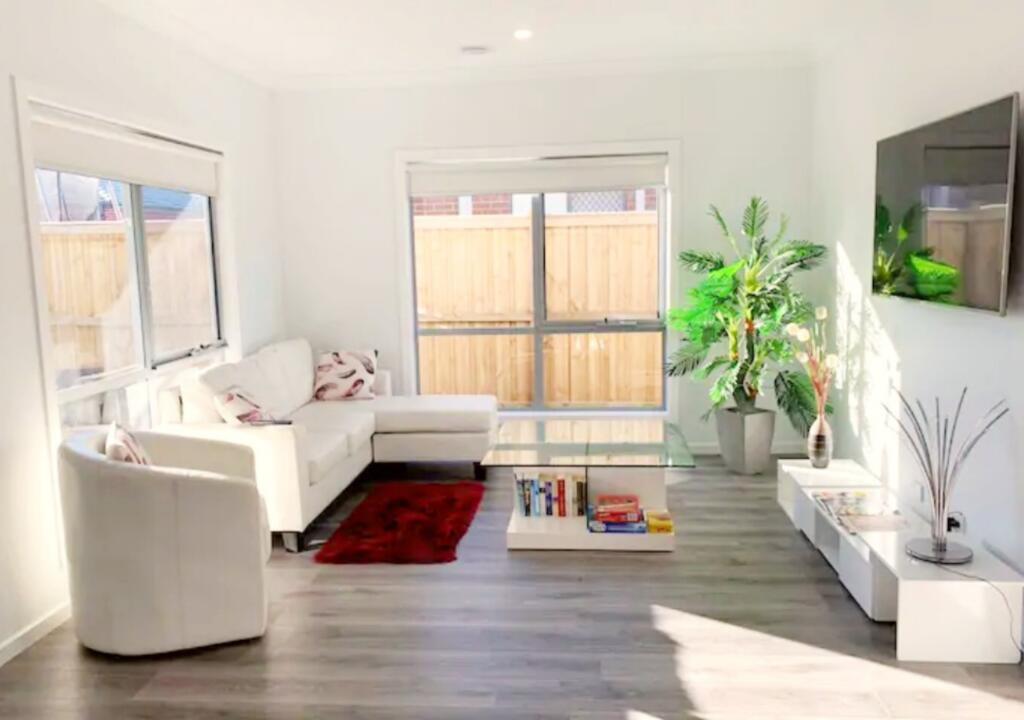 Brand New Home 10 mins to Beach Torquay Geelong Deakin Hospitals