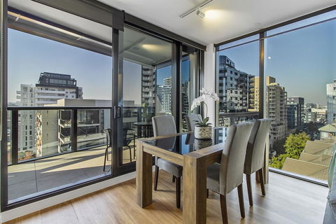 Brand New Luxury Pad In Shopping And Dining Mecca - Dentist Find 0