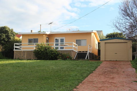 Brandis Beach House - Dentists Australia 0