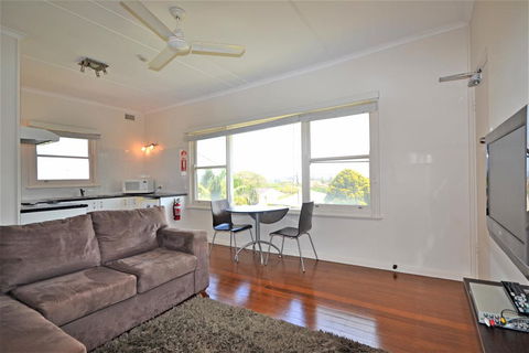 Breakers 4 2 Hill Street - Dentist Find 1