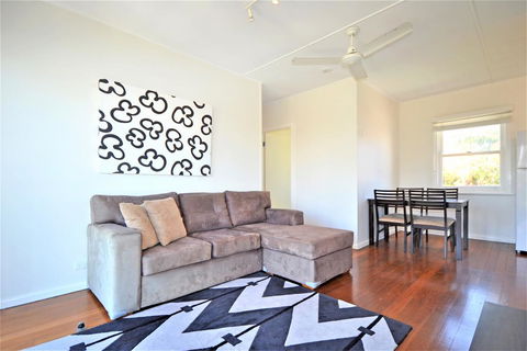 Breakers 6 2 Hill Street - Dentist Find 1