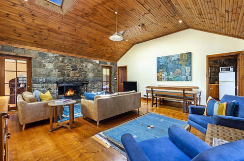 Breakfast Creek Cottage - Central Bluestone Cottage - Dentist Find 0