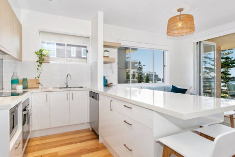 Breath-taking Ocean Front Apartment - Dentist Find 3