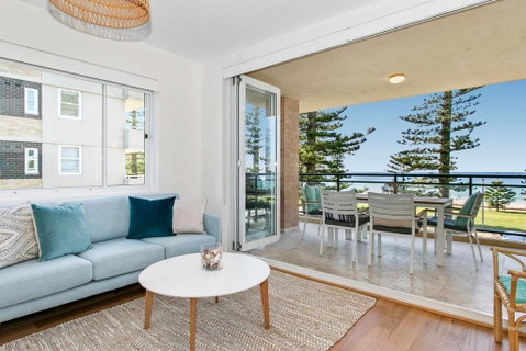 Breath-taking Ocean Front Apartment - Dentist Find 0