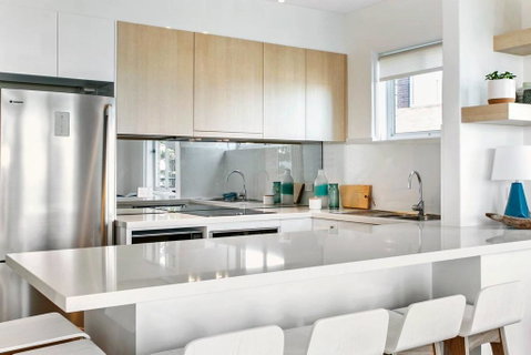 Breath-taking Ocean Front Apartment - Dentist Find 2