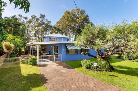 Bribie Beach House, Waterfront Directly Across The Road - Solander Esp, Banksia Beach - Dentist Find 0