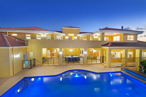 Bridgewings Lighthouse Beach - Dentists Australia 1