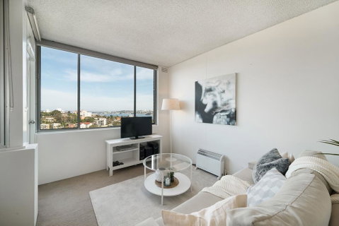 Bright And Sunny Studio Apartment - Dentist Find 1