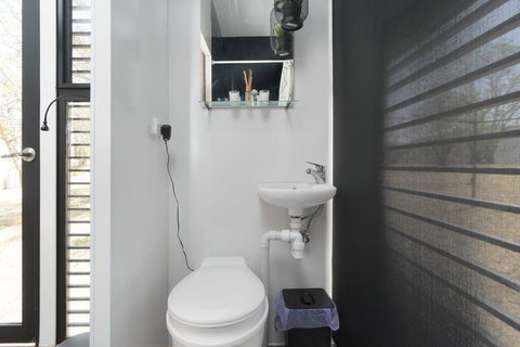 Big Tiny Paz Seven Hills Tiny House, Tallarook - Dentist Search 2