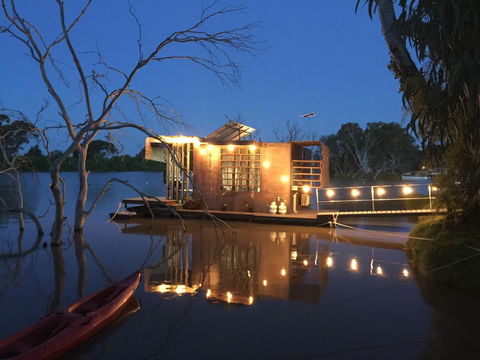 Bill's Boathouse - Dentist Find 0