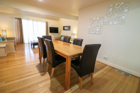 Blackbutt Family Loft Townhouse - Dentists Australia 3