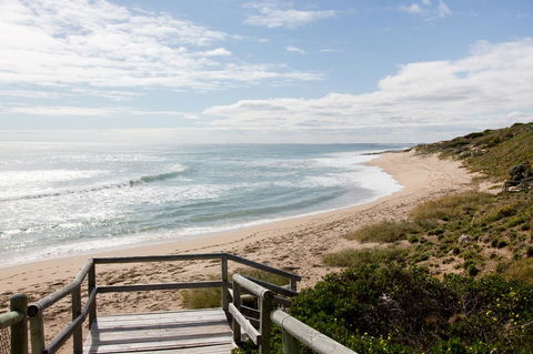 Blue Bay Beach Stay - Mandurah - Dentist Find 1