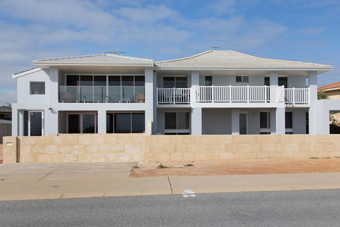 Blue Bay Beach Stay - Mandurah - Dentist Find 0