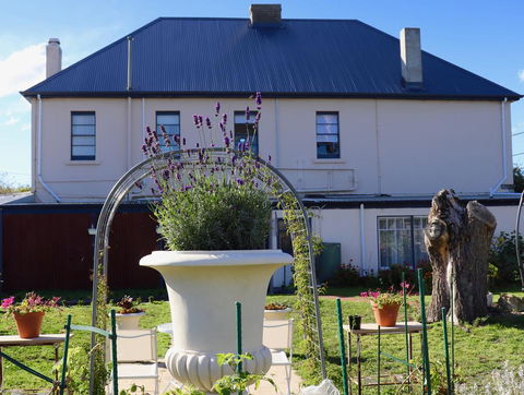 Blue Bell Inn - Dentists Australia 1