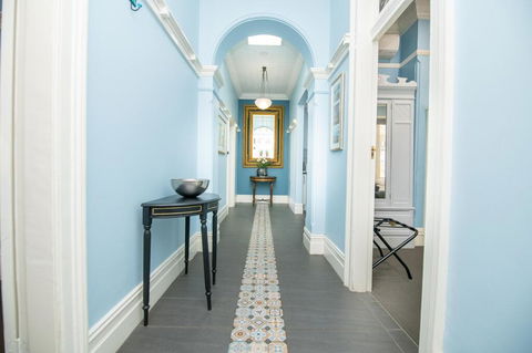 Blue Door Apartments Heritage Charm In CBD - Dentist Find 3