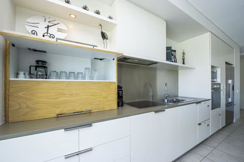 Blue On Blue Penthouse Apartment 335 - Dentist Search 3