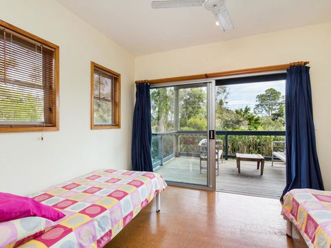 Blue Poles (Pets Allowed) - Dentists Australia 1