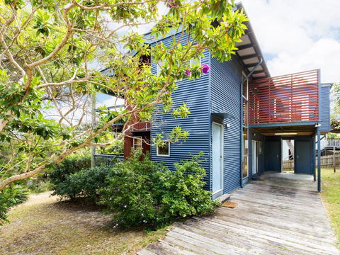 Blue Poles (Pets Allowed) - Dentists Australia 0