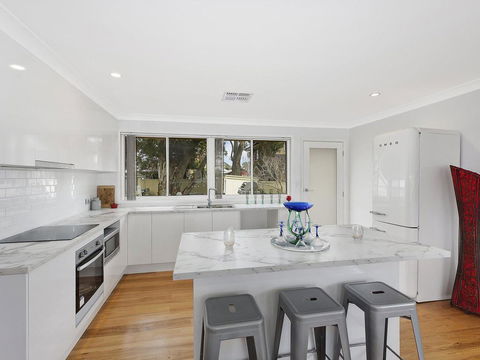 Blue Summer House - Dentists Australia 1