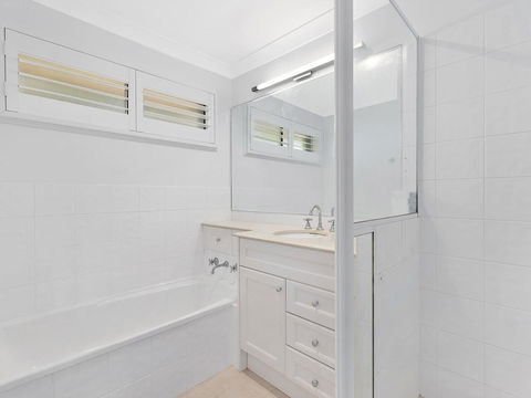 Blue Summer House - Dentists Australia 3