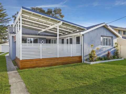 Blue Summer House - Dentists Australia 0