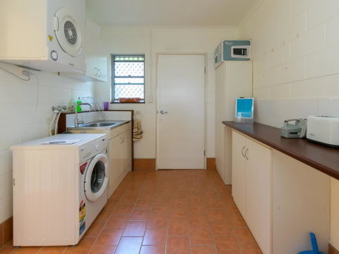 Blue Water Retreat - Upstairs & Downstairs - Dentist Find 2