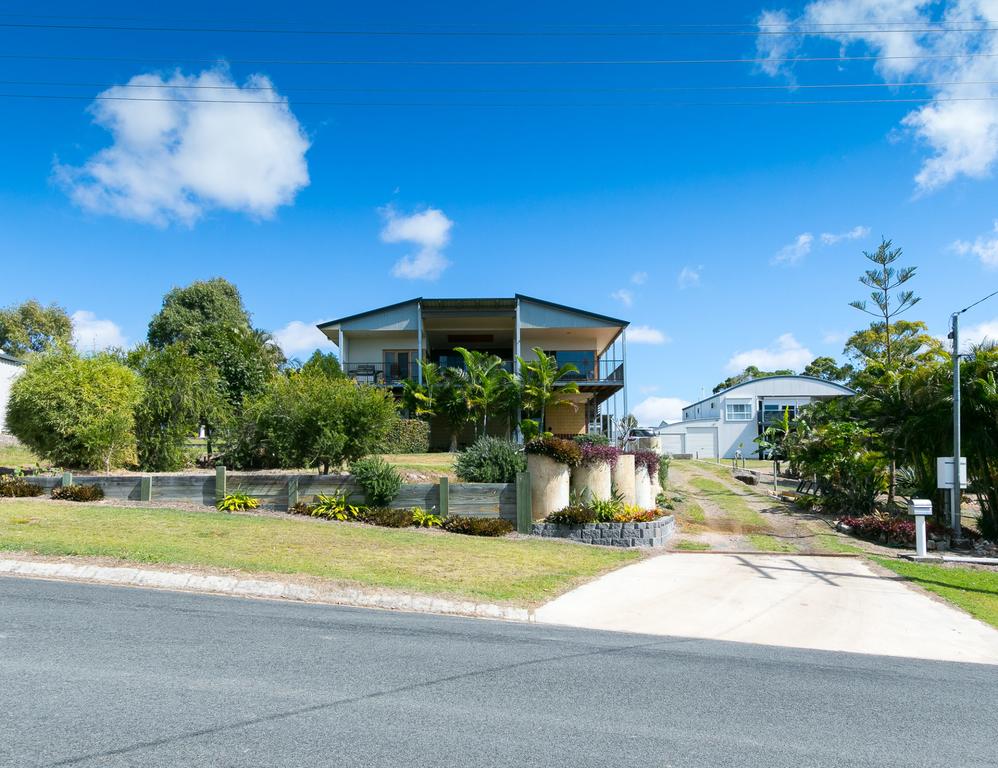 Blue Water Retreat - Upstairs  Downstairs