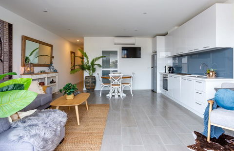 Blue Waters On The Beach: Absolute Beachfront, Views - Dentist Find 3