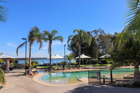 Bluewater Executive Villa In Raffertys Resort - Dentists Australia 0
