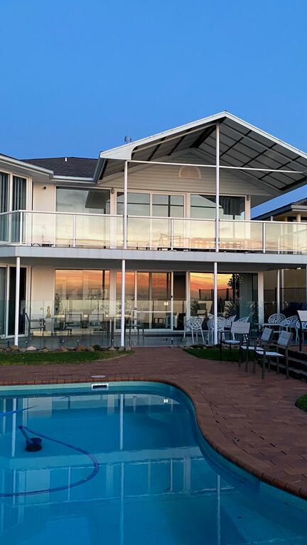 Blueys On The Bay- Blue Bay - Dentist Find 3