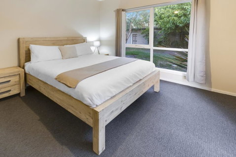 Bluff View River House - Stunning Riverfront - Dentist Search 1