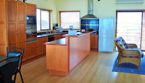 Boathouse Holiday House - Dentist Find 1