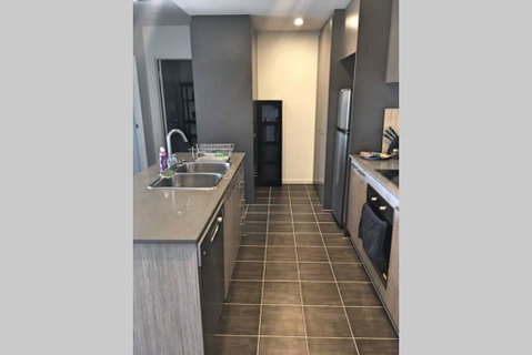 Bright, Modern, Stylish - Top Floor Apt - Woden - Dentist Find 0
