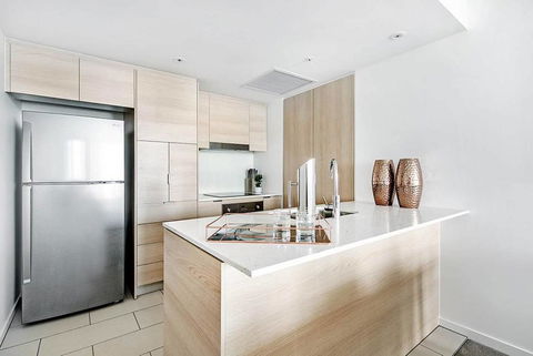 Broadbeach 2 Bedroom FREE WIFI, Netflix & Parking - Dentist Search 3