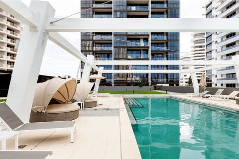 Broadbeach 2 Bedroom FREE WIFI, Netflix & Parking - Dentist Search 2