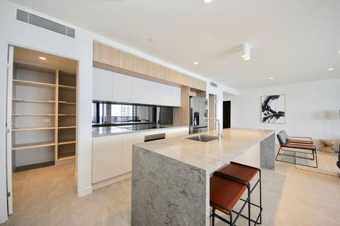 Broadbeach New Luxury Vue #17 Beach Views - Dentist Search 0