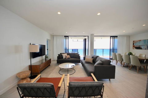Broadbeach New Luxury Vue #17 Beach Views - Dentist Search 1